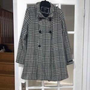 Black and white knee length coat for sale, size XL